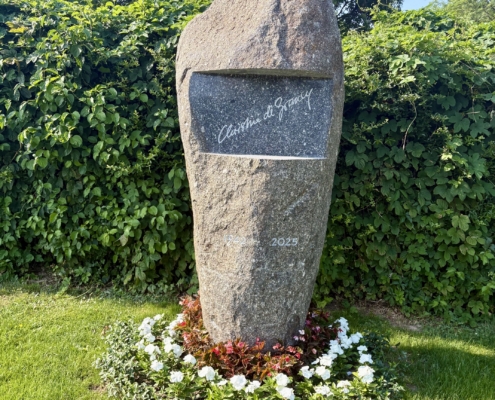 Ehrengrab Chistine de Grancy Findling